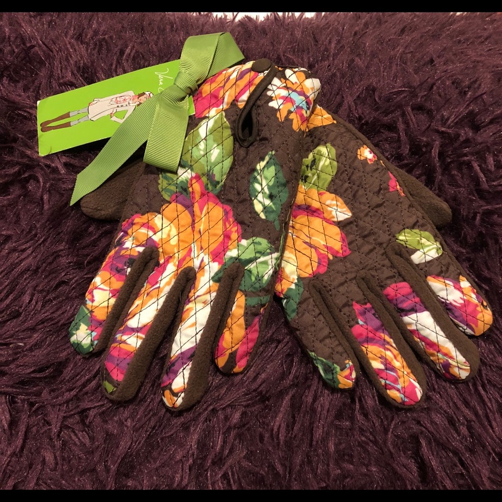 Vera Bradley English Rose fleeced gloves